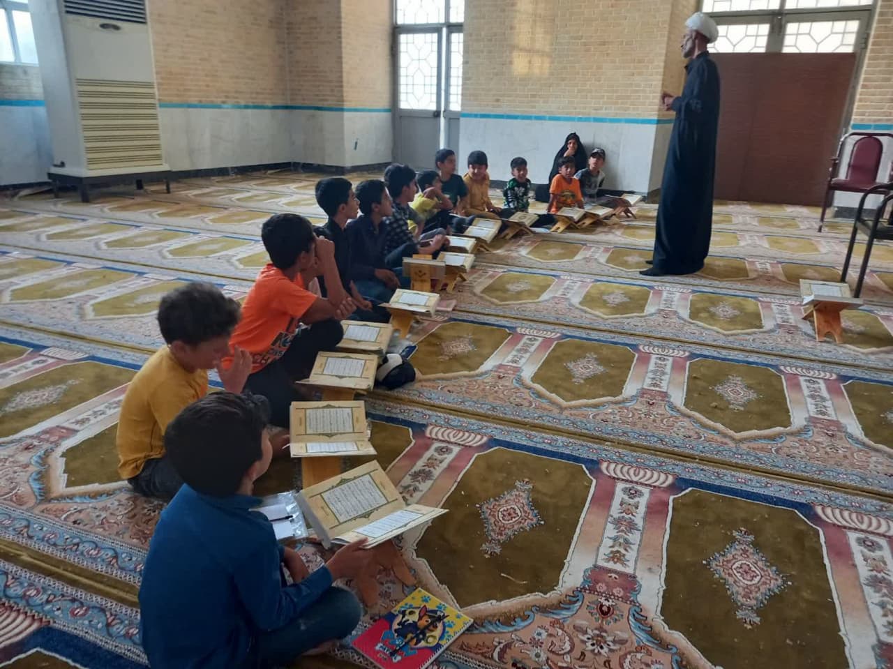 این کانون مسجدی بچه‌ها را در راه‌اندازی پایگاه قرآن بسیج کرده است