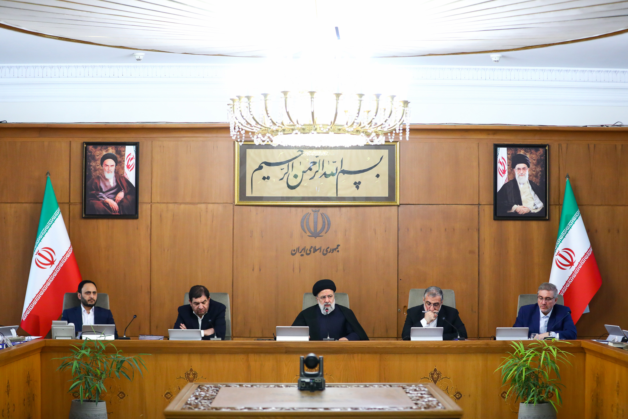 ماموریتهای ویژه رئیسی به وزرا/قانون بودجه را قبل از پایان سال به دولت بدهید