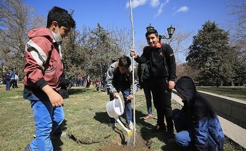 بچه مسجدی‌ها؛ دوستدار طبیعت/ بالا زدن آستین همت برای توسعه منابع طبیعی