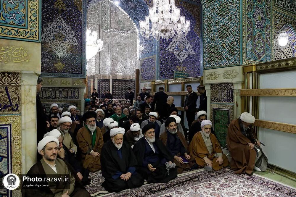 مضجع مطهر حضرت امام رضا(ع) غبارروبی شد