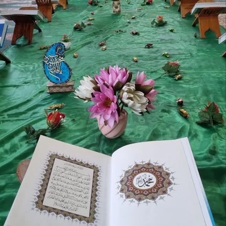 عطر افشانی مسجد با گلاب/ از سفره ختم قرآن تا اهداچادر به نوجوانان
