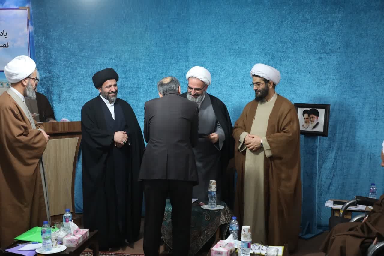 ائمه جمعه از بروز چالشهای اجتماعی جلوگیری کنند