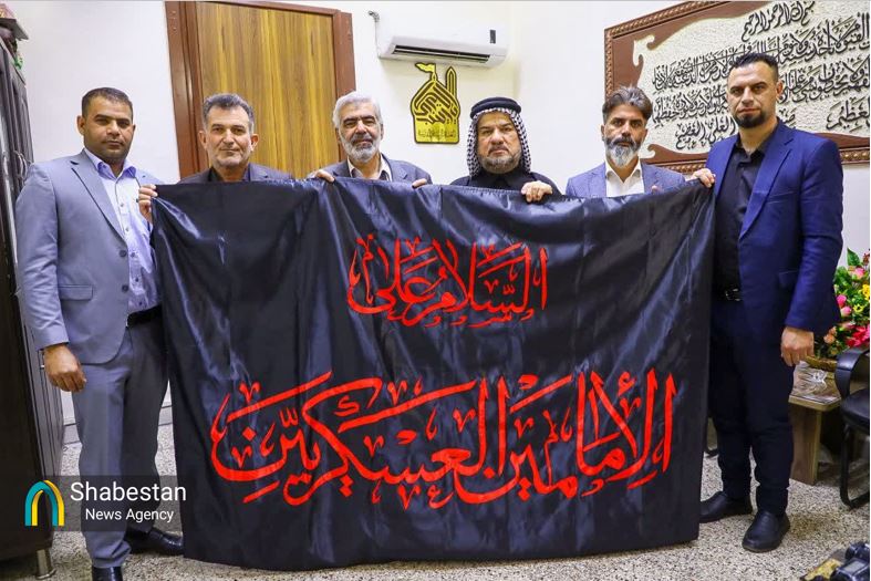 اهدای پرچم آستان مقدس عسکریین به متولیان آستانهای مقدس حضرت زینب(ع) و حضرت رقیه(ع) در سوریه + سوریه