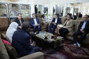 استاندار کردستان با خانواده «شهید غمیان» دیدار کرد