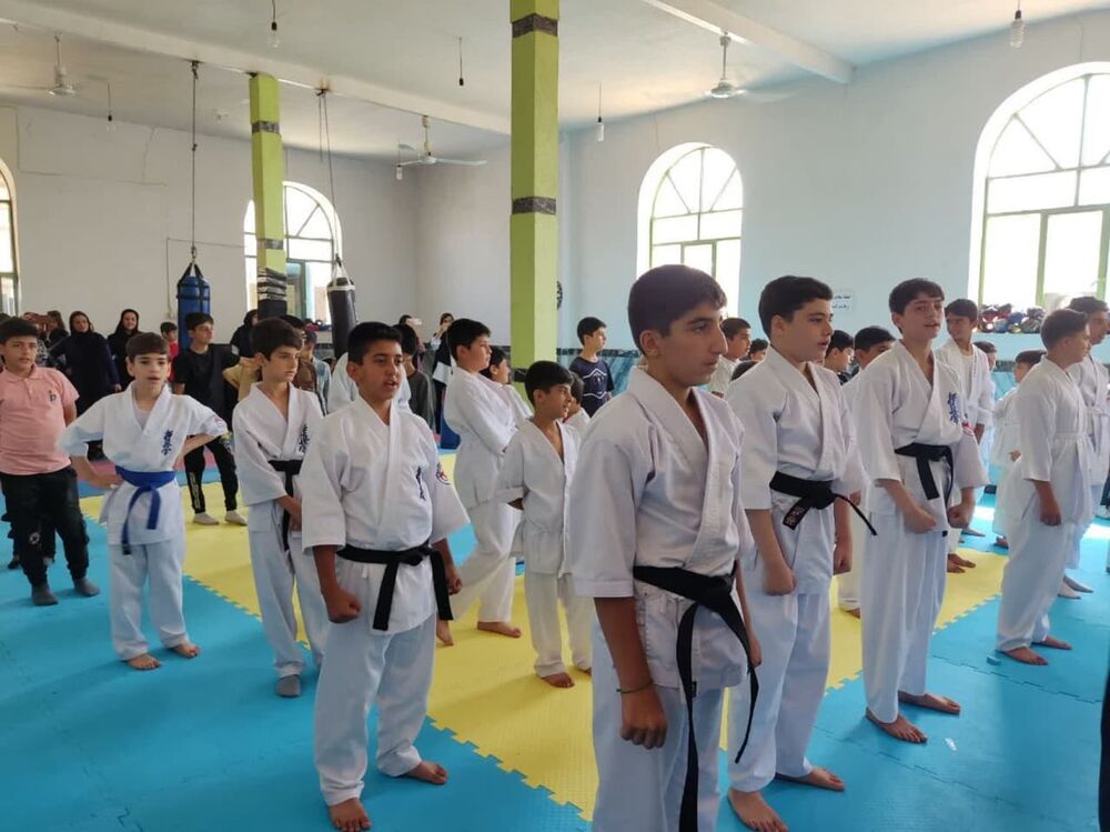 احکام قهرمانی و کمربند مشکی به نوجوانان و جوانان کانون دارالقرآن نوراعطا شد