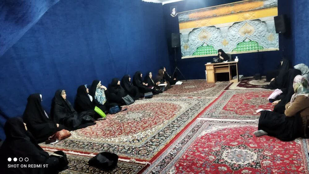 کلاس تفسیر قرآن کریم ویژه بانوان در کانون موعود ساوه