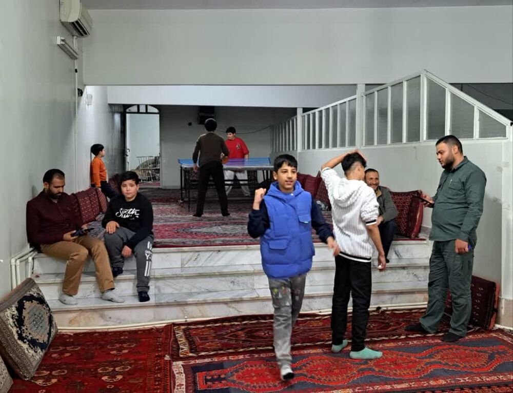 از شور و اشتیاق جزءخوانی قرآن تا بازیهای گروهی دانشآموزی در مسجد امیرالمومنین(ع)