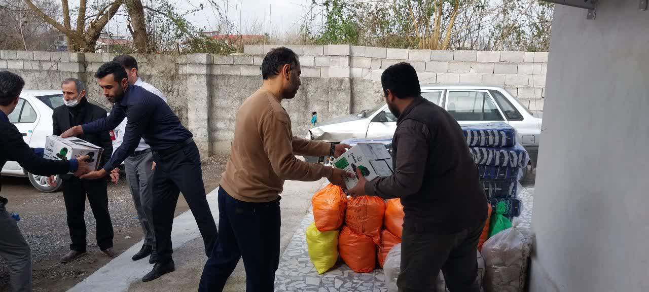 توزیع ۷۰۰ بسته معیشتی به مناسبت ایام ماه مبارک رمضان و عید نوروز در بندر کیاشهر 