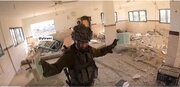هتک حرمت یک سرباز اسرائیلی به قرآن در مسجد ویران شده غزه