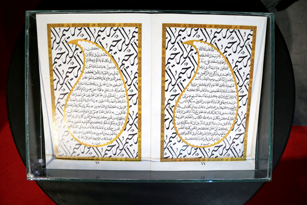 اولین «قرآن منقش به تذهیب شیعه» رونمایی شد