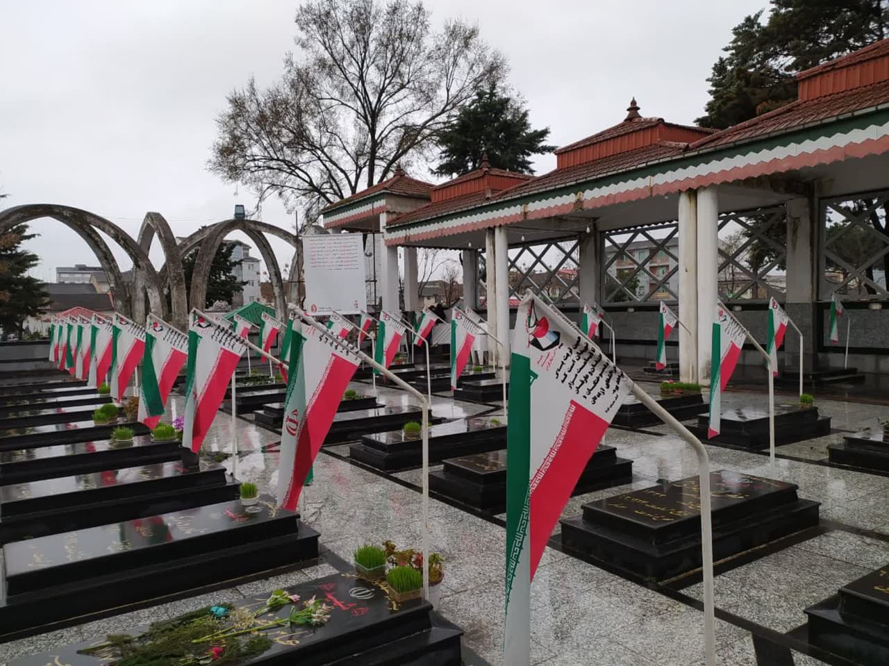 مرزنشینان آستارایی سال نو را در مزار شهدا تحویل کردند