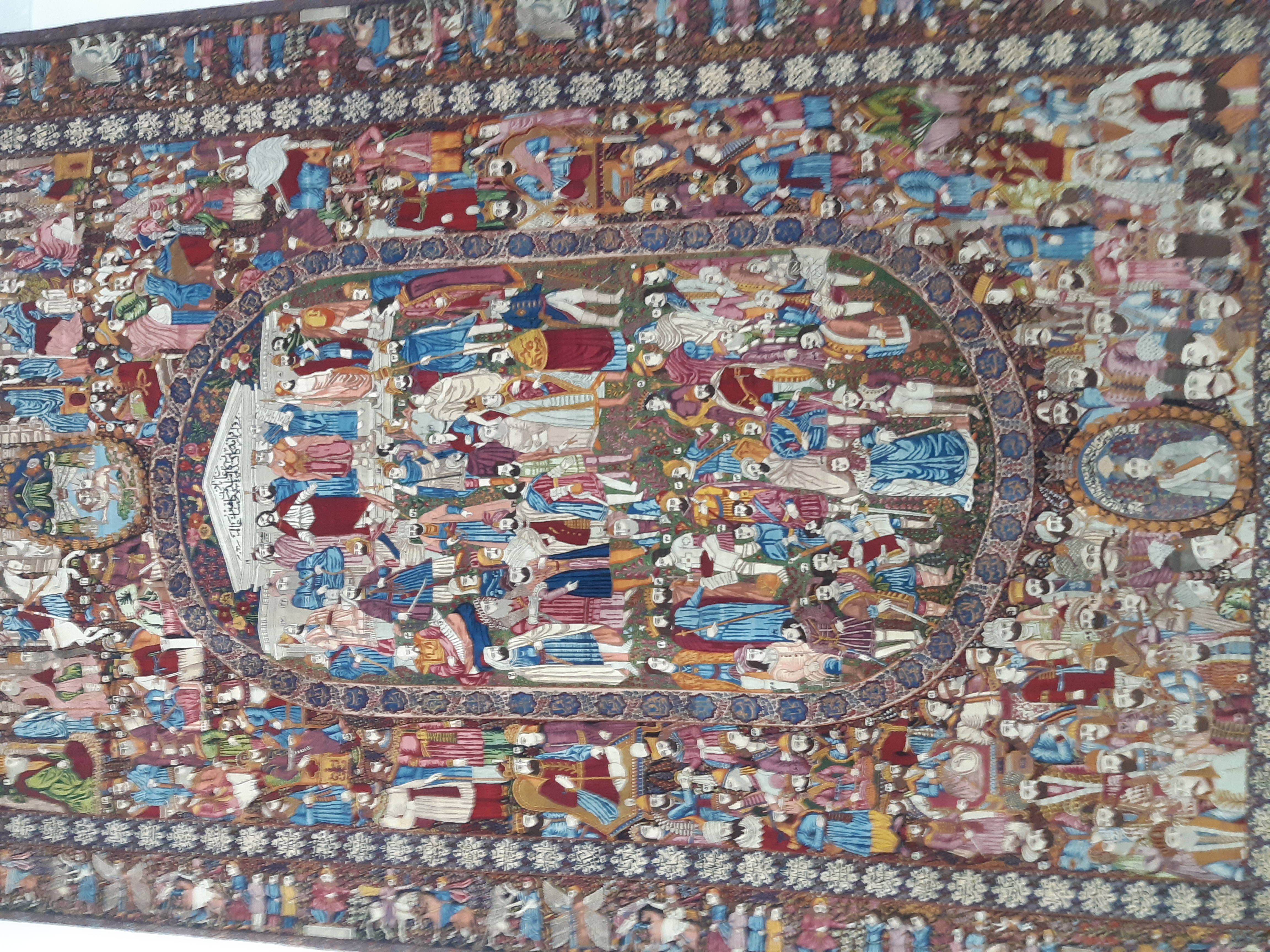 «بافته‌های تصویری» قاجاری در موزه فرش دیدنی شدند