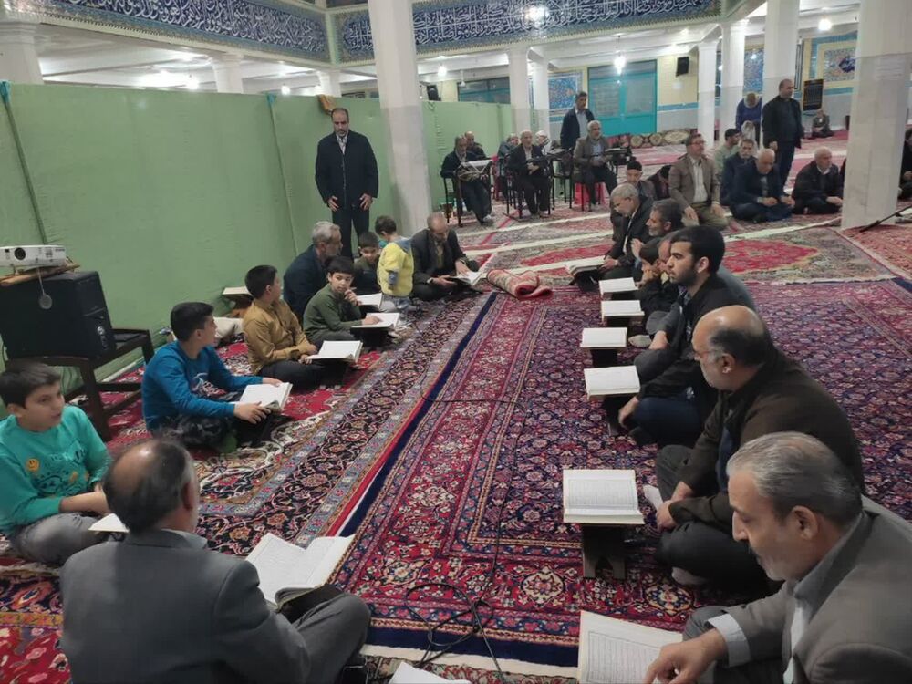 برگزاری تلاوت آیه های زندگی با حضور نوجوانان کانون شهید ترابی خمین