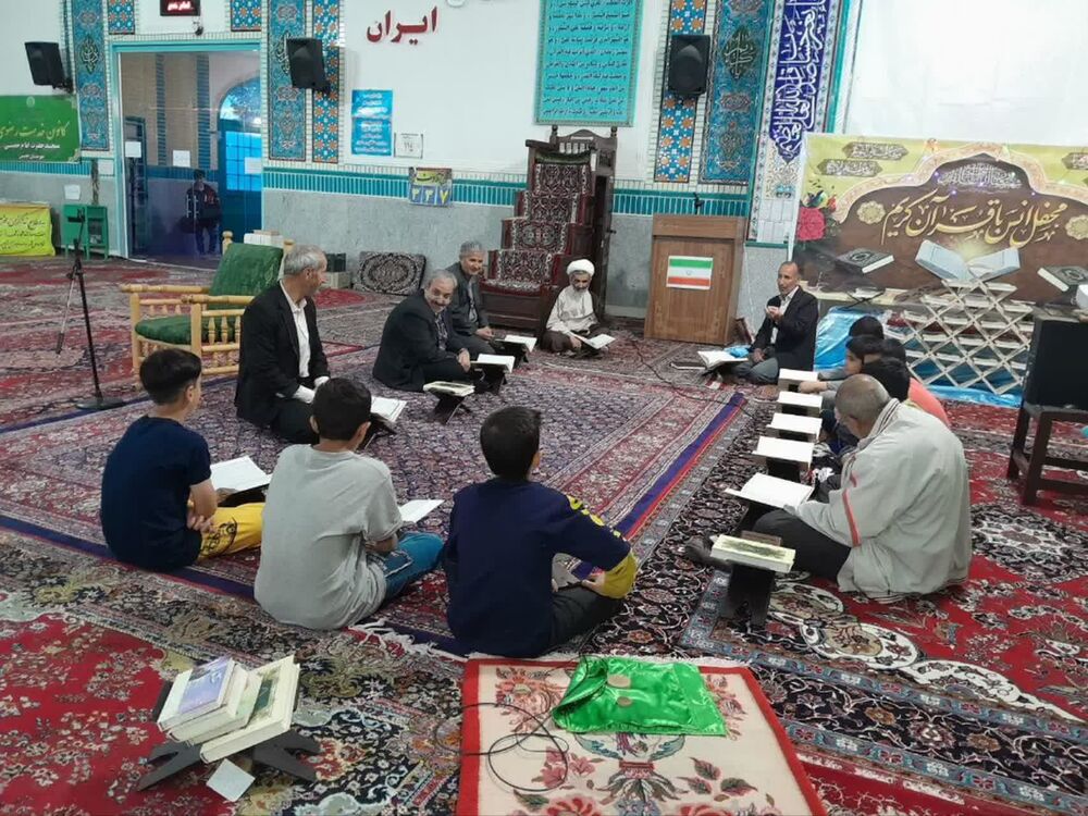 برگزاری تلاوت آیه های زندگی با حضور نوجوانان کانون شهید ترابی خمین