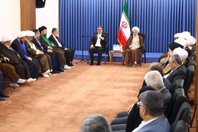 ائمه جمعه حلقه واسط میان مردم با مدیران هستند