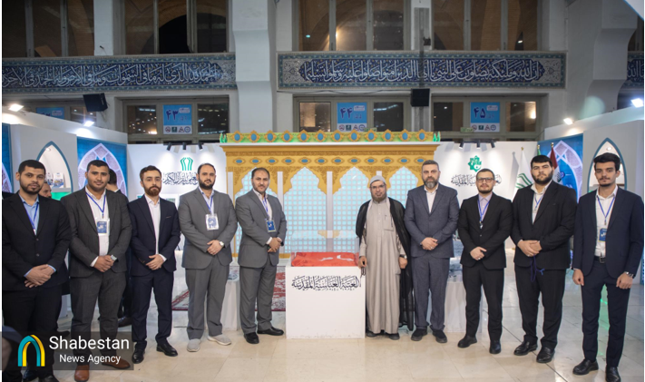 استقبال غرفه آستان مقدس عباسی از هیئت آستان حسینی در نمایشگاه قرآن تهران+ عکس