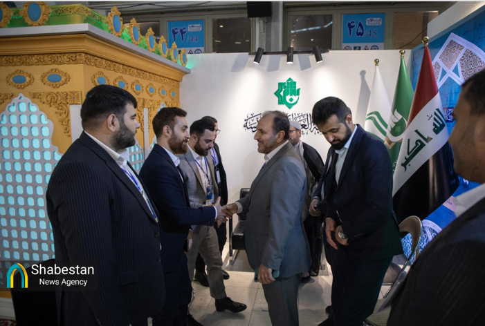 استقبال غرفه آستان مقدس عباسی از هیئت آستان حسینی در نمایشگاه قرآن تهران+ عکس