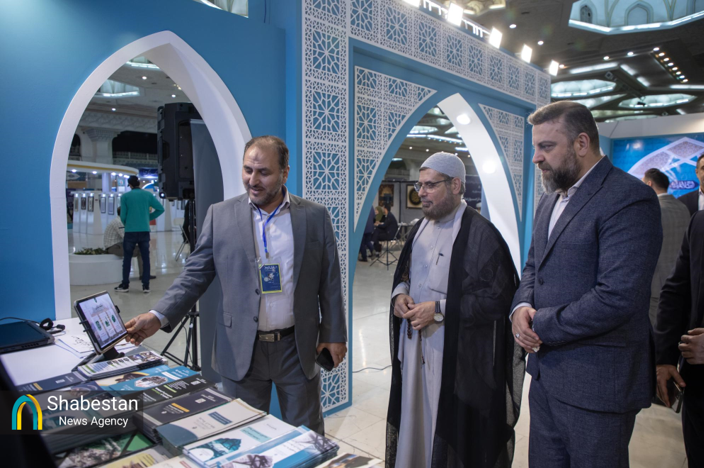 استقبال غرفه آستان مقدس عباسی از هیئت آستان حسینی در نمایشگاه قرآن تهران+ عکس