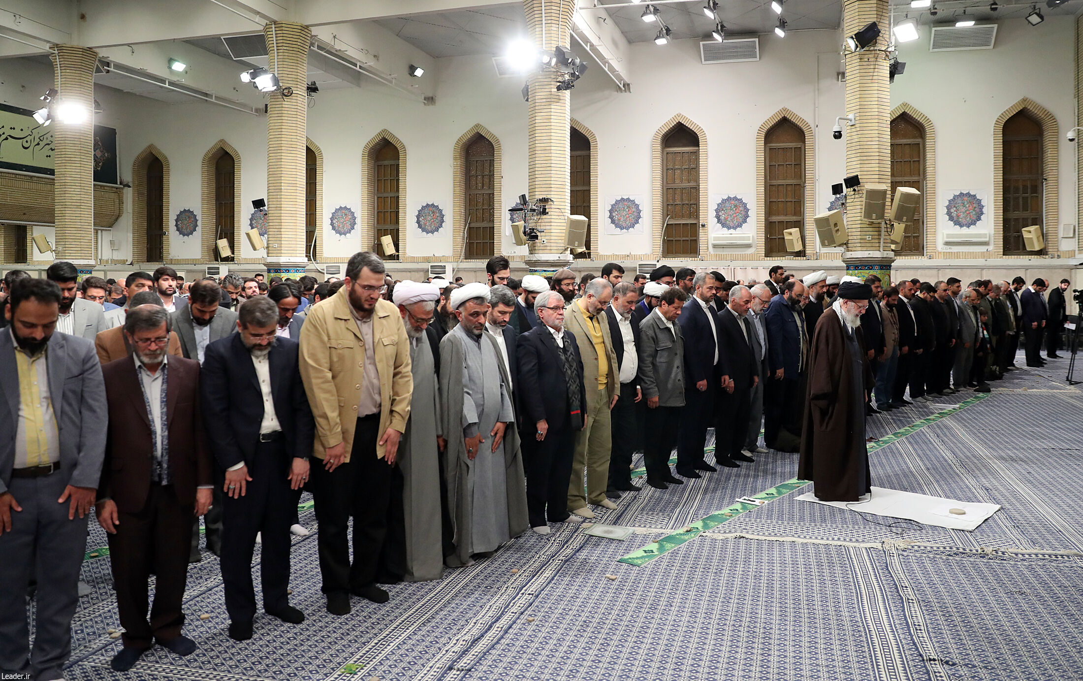 دیدار شاعران و اساتید ادبیات فارسی با رهبر انقلاب