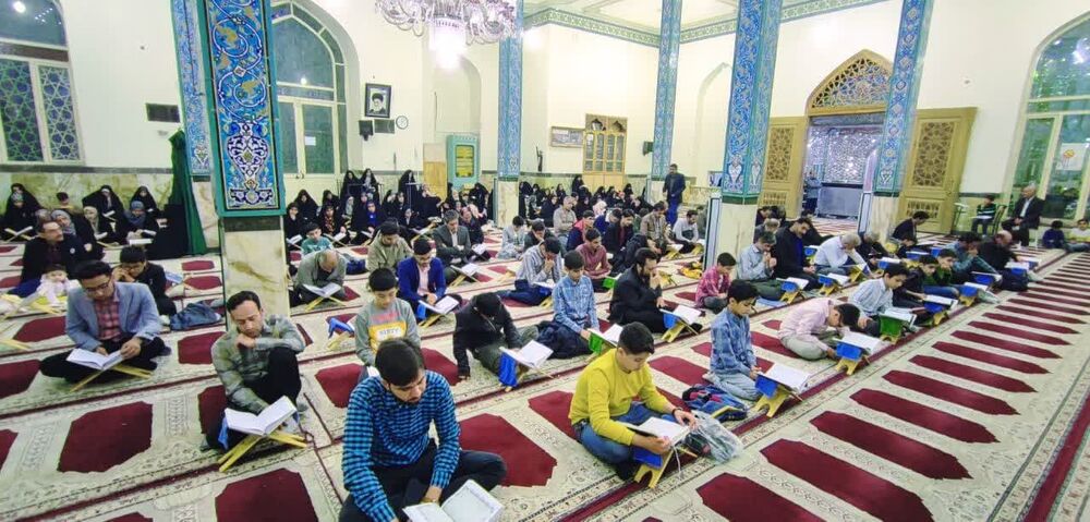 اجرای آیین جزءخوانی به روش «حفظ خوانی» در مسجد اعظم هلال بن علی(ع)