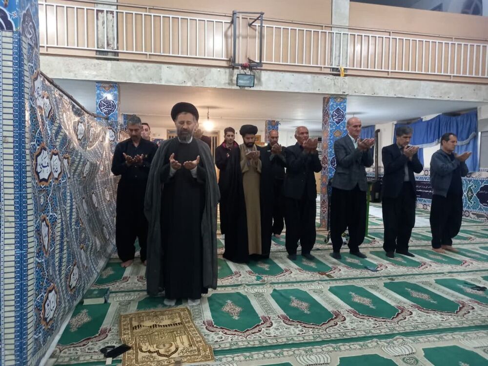 سفره افطاری در مسجد قمربنی هاشم(ع) شهرستان گیلانغرب برپا شد