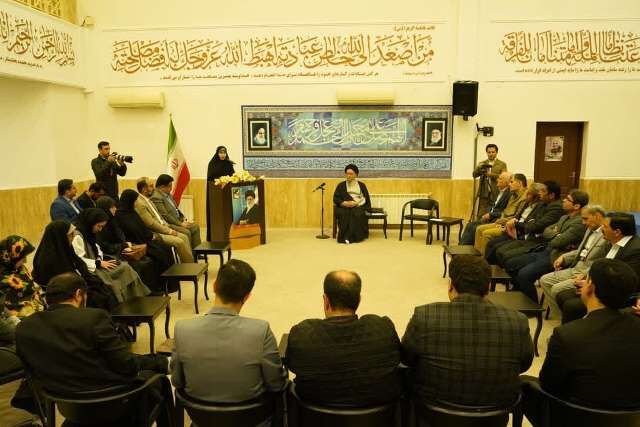 محفل «عیدانه با شعر» با حضور آیت الله نورمفیدی برگزار شد