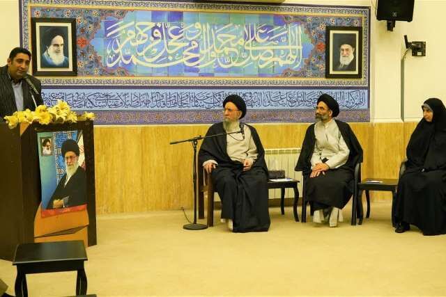 محفل «عیدانه با شعر» با حضور آیت الله نورمفیدی برگزار شد