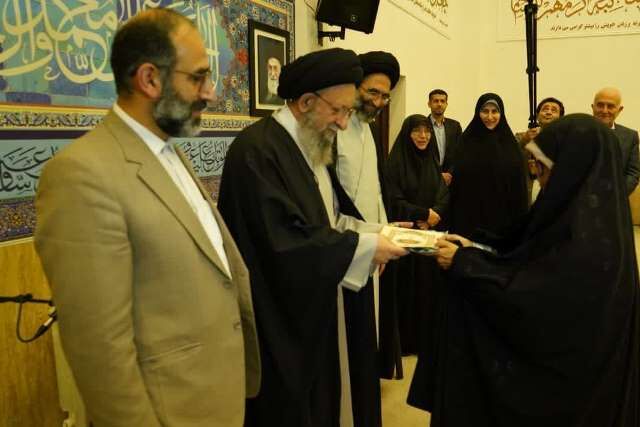 محفل «عیدانه با شعر» با حضور آیت الله نورمفیدی برگزار شد