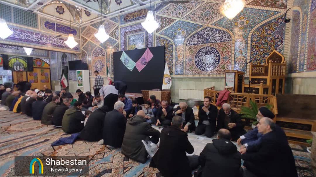 افطاری ساده در جوار حرم سیدجلالدین اشرف