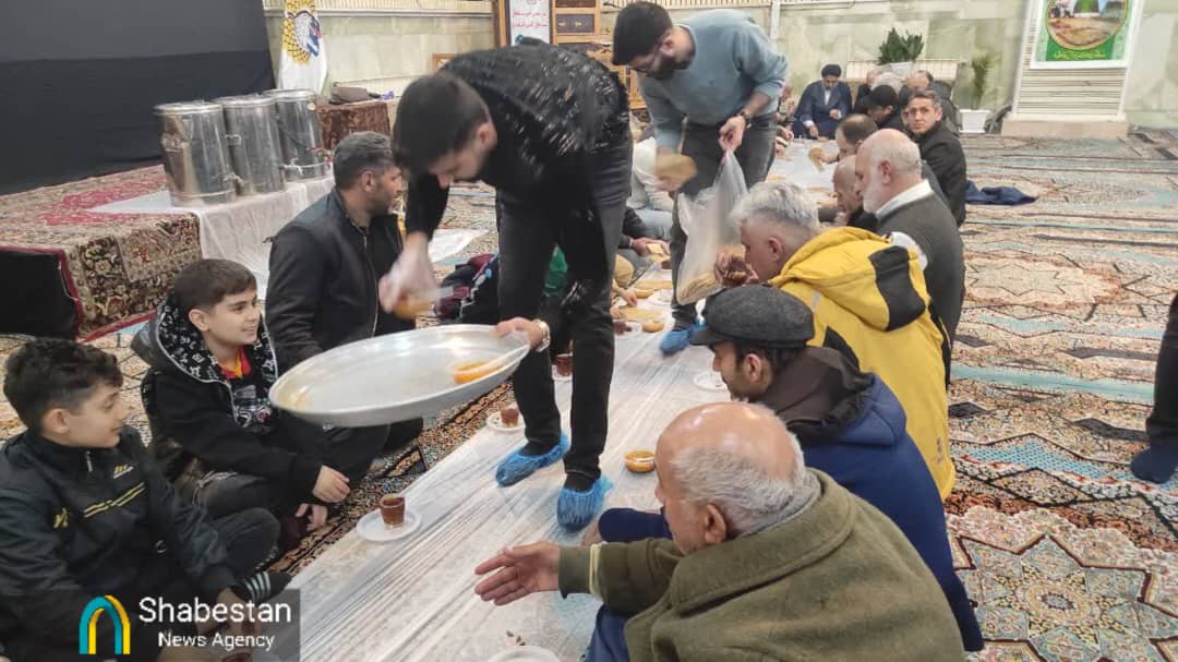 افطاری ساده در جوار حرم سیدجلالدین اشرف