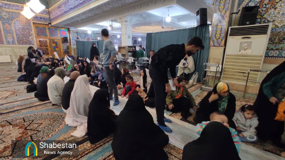 افطاری ساده در جوار حرم سیدجلالدین اشرف