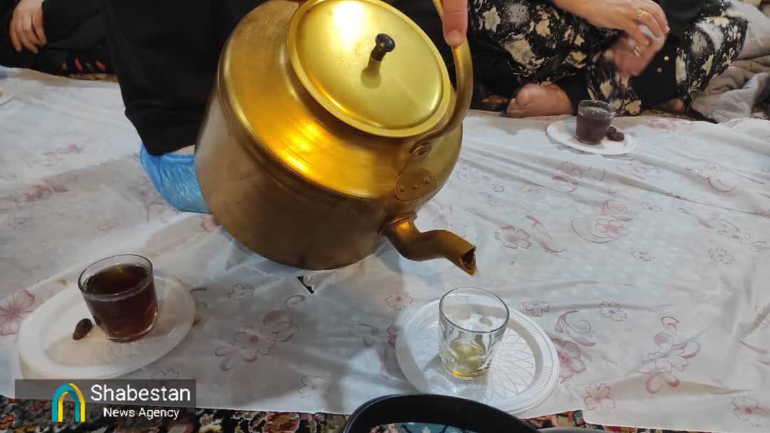 افطاری ساده در جوار حرم سیدجلالدین اشرف