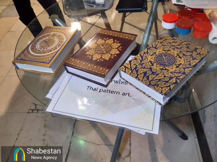 رونمایی از قرآن‌های مزین به هنر «تائی» در غرفه تایلند