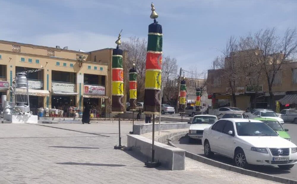 نصب کتلهای عزا به مناسبت شهادت امامعلی(ع) در شهرکرد