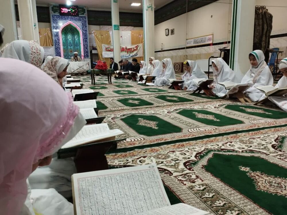مراسم تجلیل از روزه اولی‌ها در مسجد سیدالشهداء سنقر برگزار شد