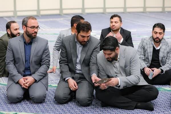 روایتی شاعرانه از دیدار رمضانیه با رهبری