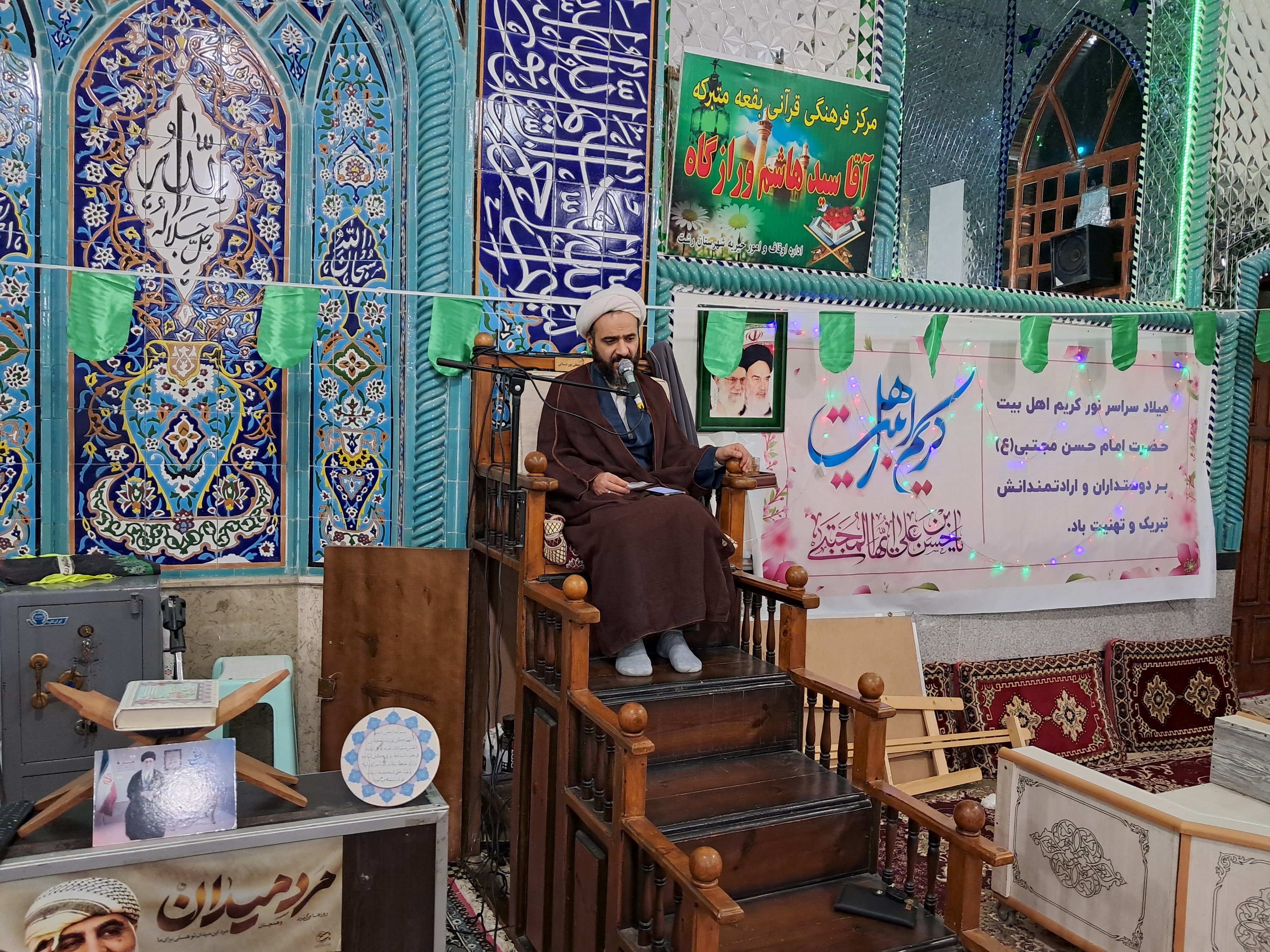 برپایی نماز جماعت به همراه تفسر و بیان احکام شرعی در کانون شهید مطهری