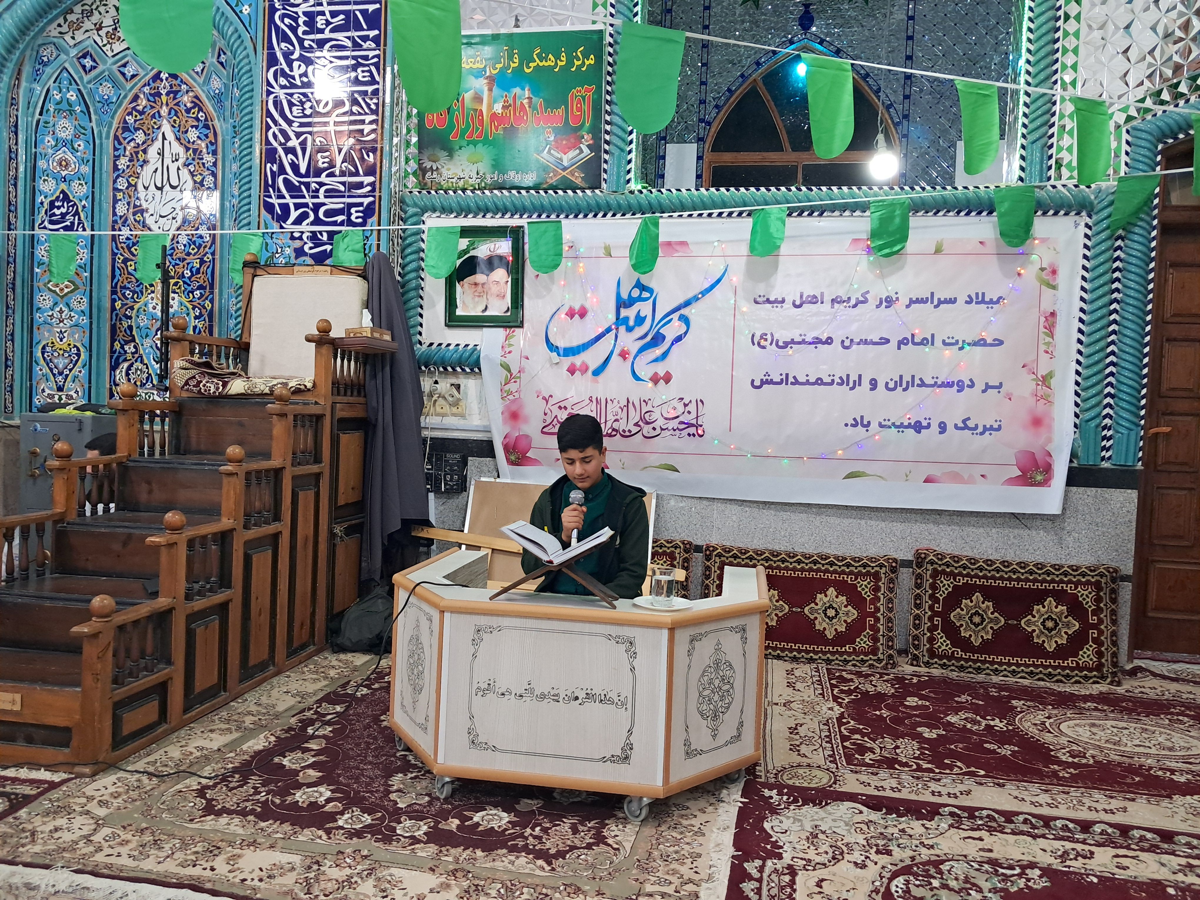 برپایی نماز جماعت به همراه تفسر و بیان احکام شرعی در کانون شهید مطهری