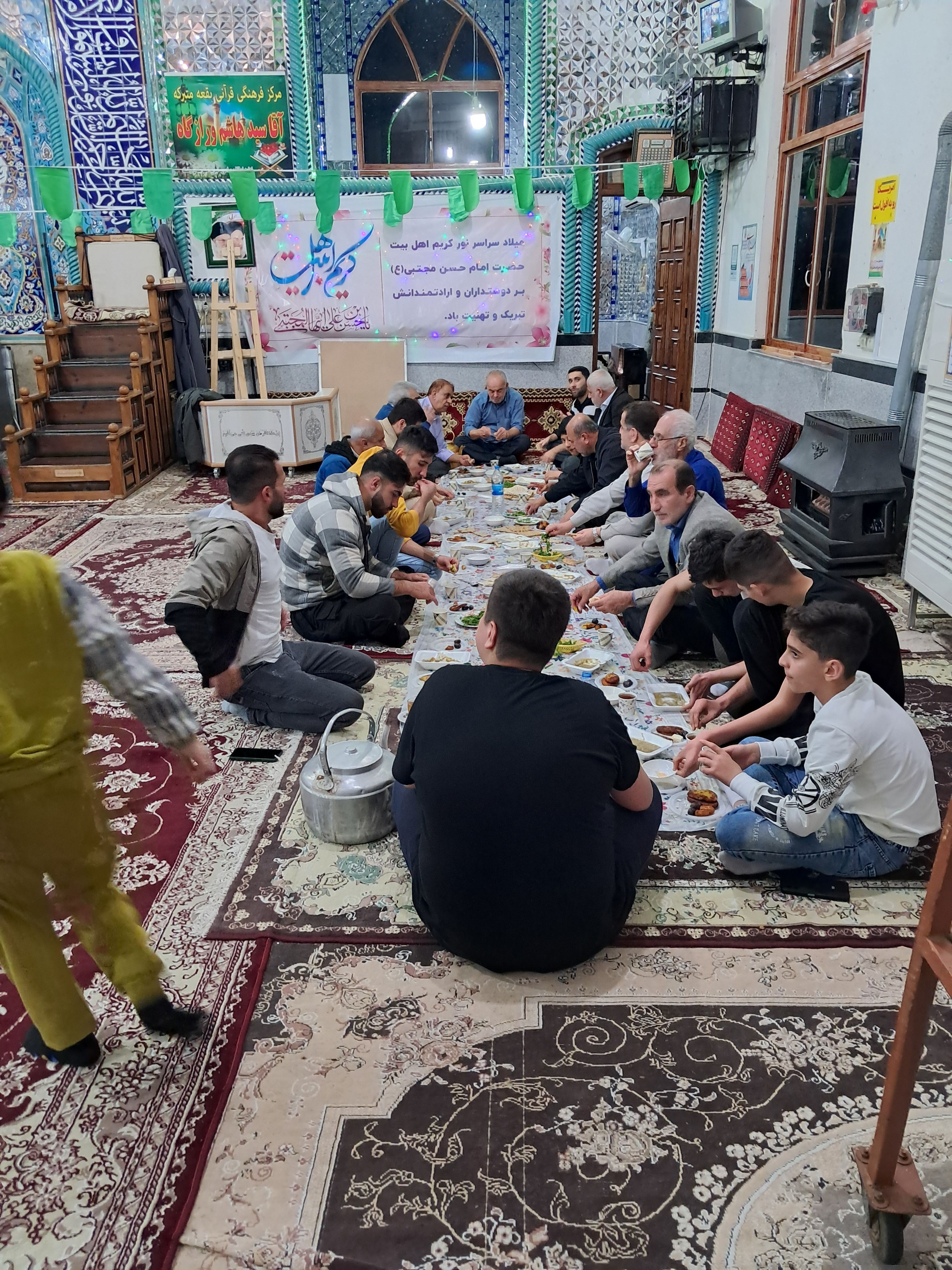 برپایی نماز جماعت به همراه تفسر و بیان احکام شرعی در کانون شهید مطهری