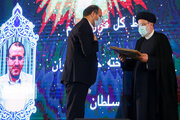 تجلیل از خادمان قرآن با حضور رئیس‌جمهور