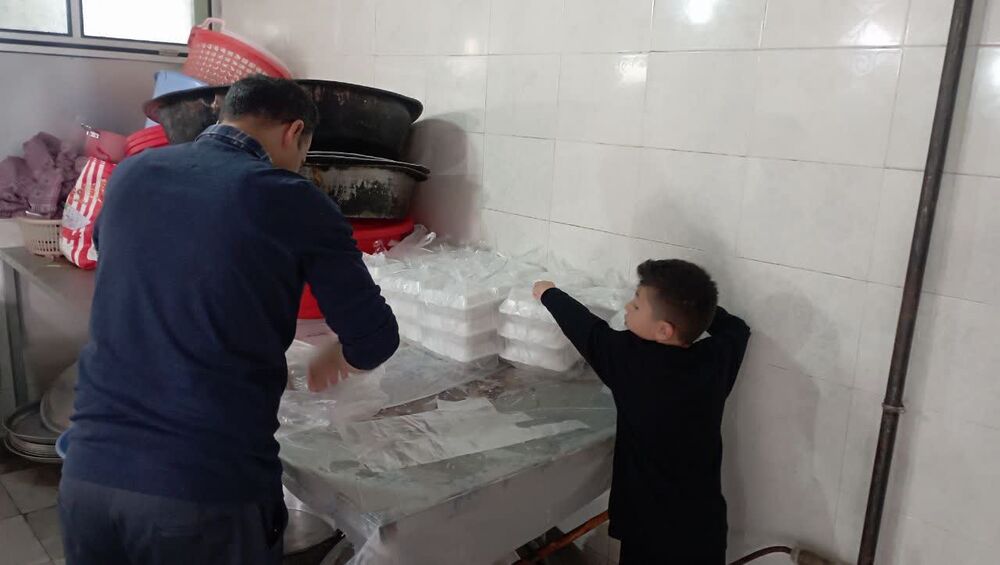 ۵۰۰ پرس غذای گرم بین نیازمندان بابارشانی توزیع شد