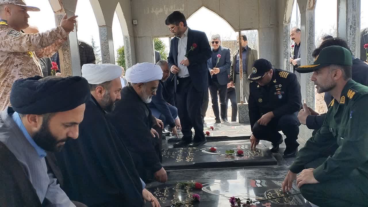 روز جمهوری اسلامی ایران در آستارا گرامیداشته شد