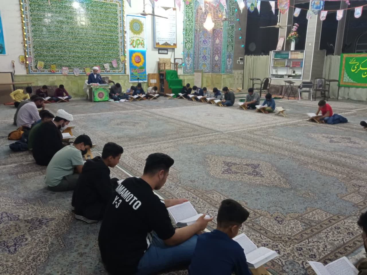 طلبهای که مسجد را پایگاه قرآن برای جوانان کرده است