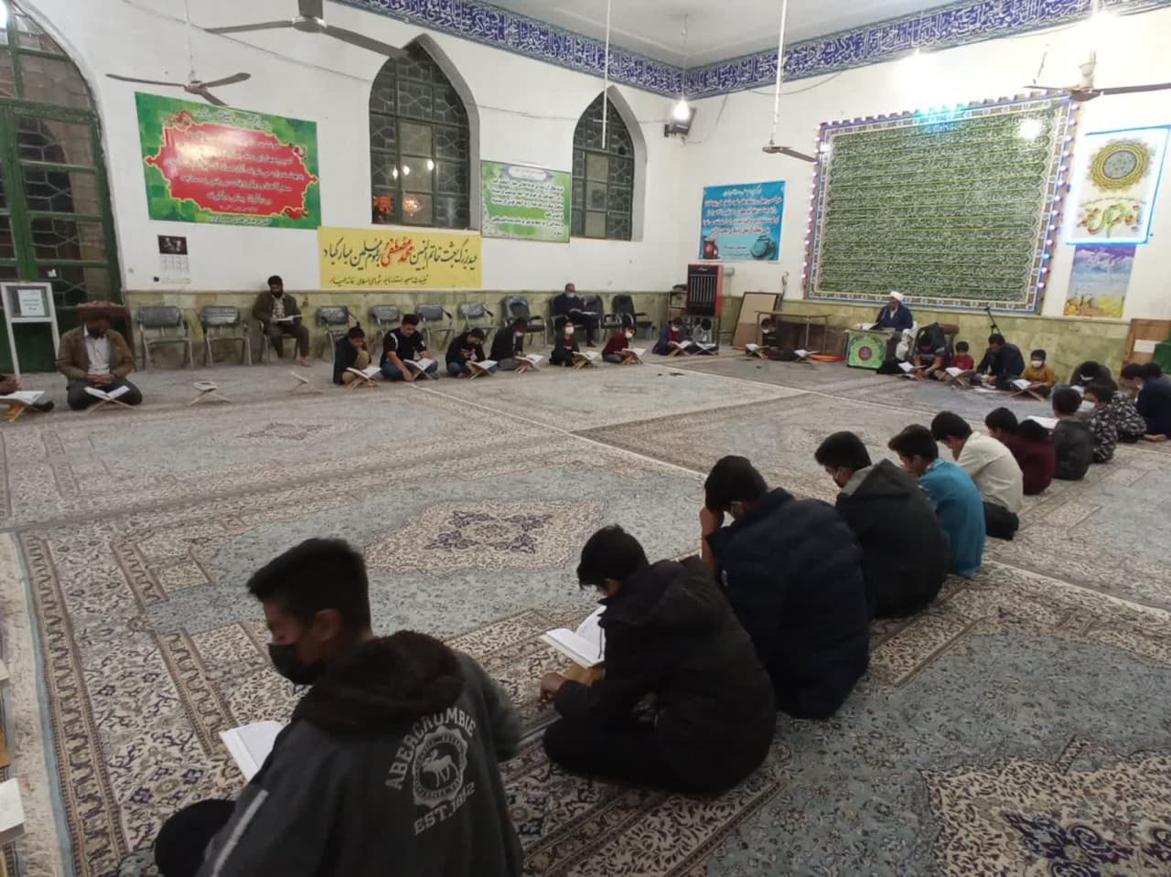 طلبه‌ای که مسجد را پایگاه قرآن برای جوانان کرده است