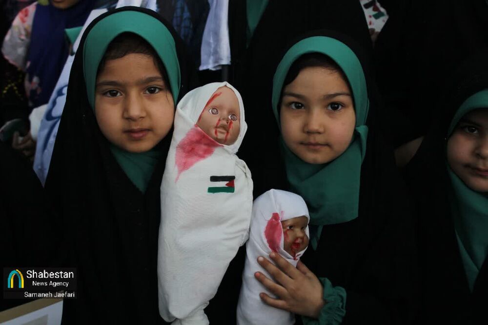 خروش مشتهای گره کرده انتقام