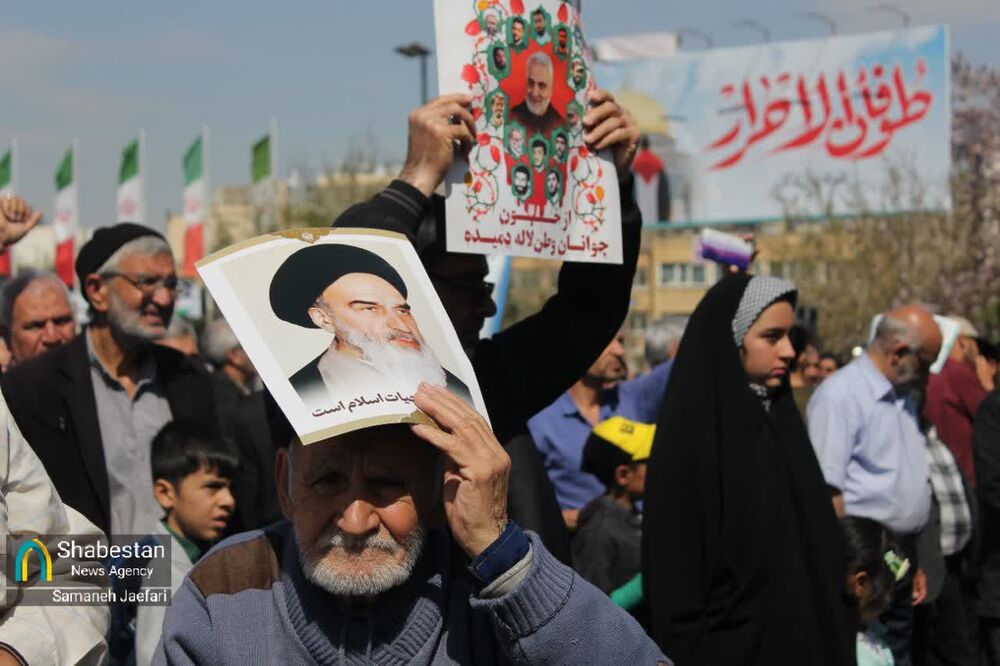 خروش مشتهای گره کرده انتقام