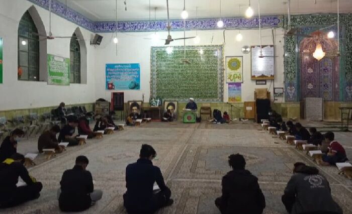 طلبه‌ای که مسجد را پایگاه قرآن برای جوانان کرده است