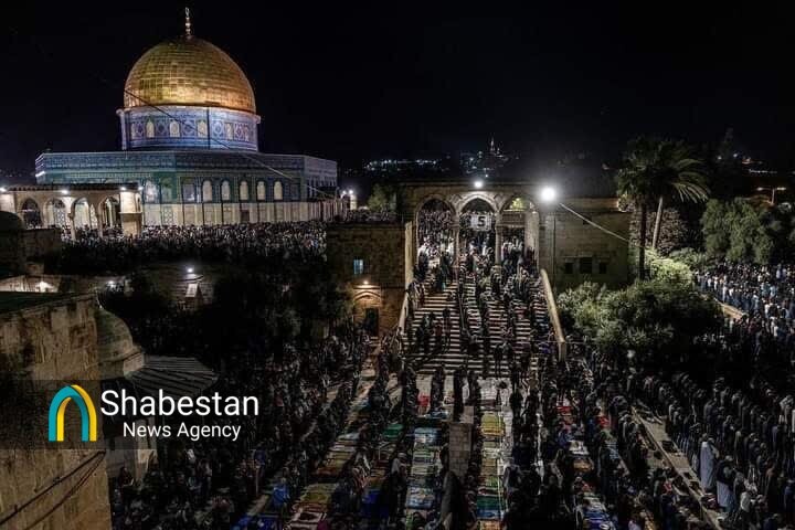 ۲۰۰ هزار فلسطینی در مسجد الاقصی شب قدر را احیا گرفتند+ عکس