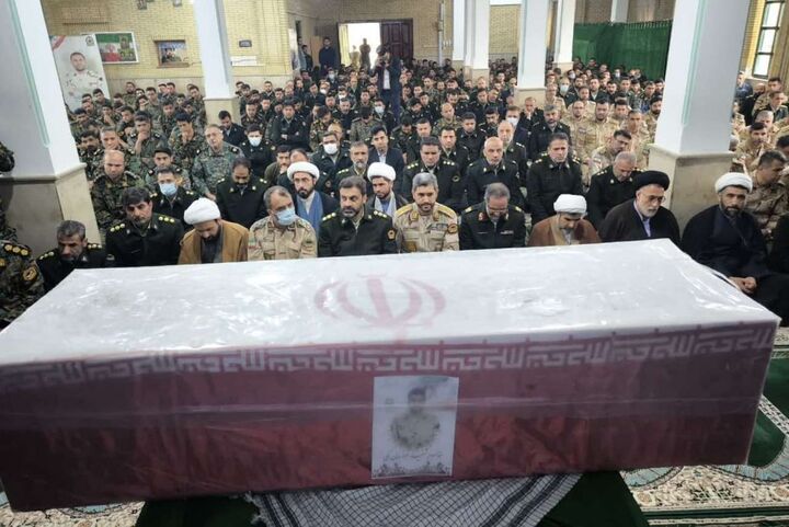 کارکنان فرماندهی انتظامی گلستان با پیکر شهید «جواد جهان ‌بیکی» وداع کردند