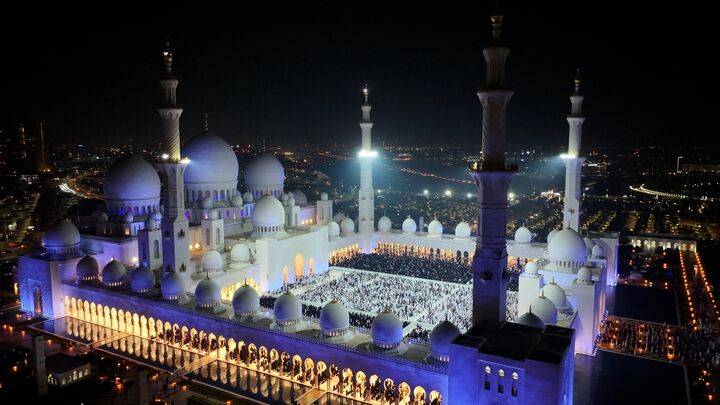 رکورد حضور نمازگزاران شب قدر در مسجد «شیخ زاید» ابوظبی شکسته شد